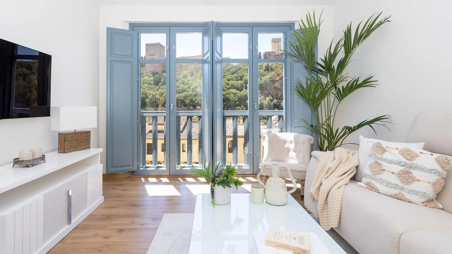 A Piece Of Heaven Over The Alhambra 2Br Granada Apartment