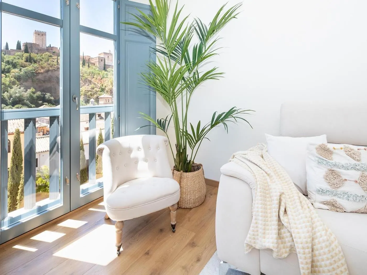 A Piece Of Heaven Over The Alhambra 2Br Granada Apartment